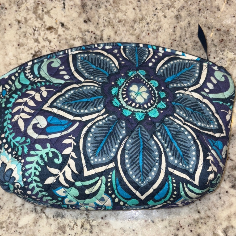 Vera Bradley Large Cotton Quilted Cosmetic Bag Retired Blue Island Medallion